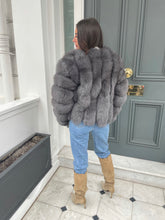 Load image into Gallery viewer, Vertical body full fur coat
